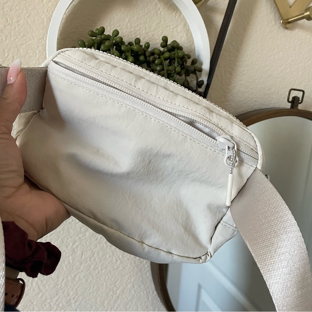 Lululemon 1L belt bag - Picture 4 of 8